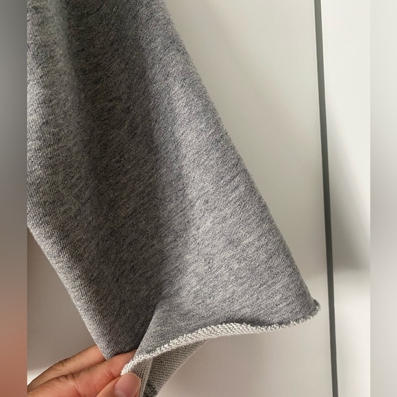 J. Crew Men's Vintage Fleece Grey Crew Neck Raw Hem Pullover Sweatshirt - Picture 8 of 9